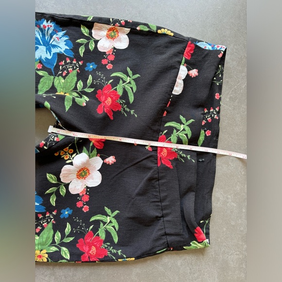 SOFT SURROUNDINGS In Bloom Floral
Slim Cropped Women’s Pull On Pants S-M - Picture 4 of 6